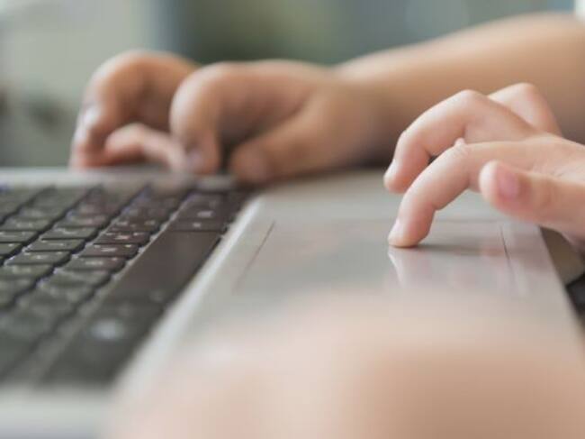 iSTOCK/ Hoy en día, los niños ya nacen conectados a un ordenador.