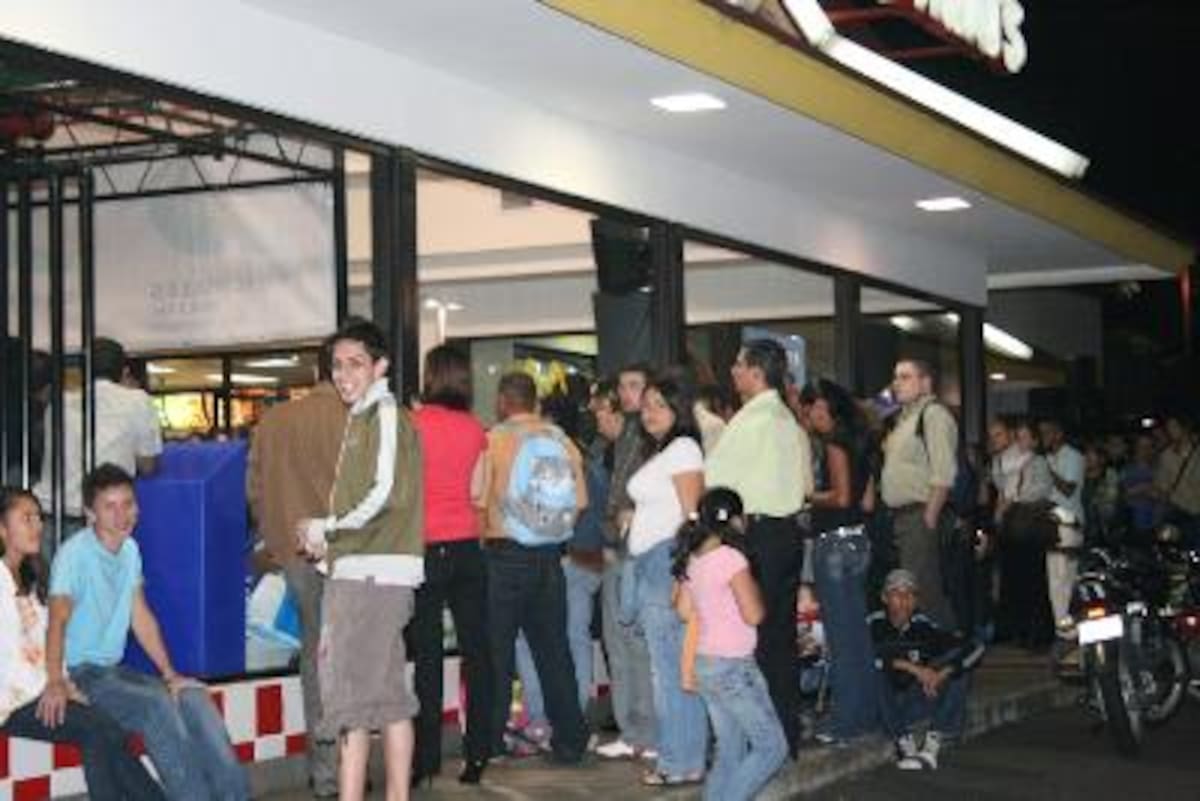 La Hora sin Nombre Segundo Aniversario Mc Donald's Zapote