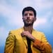 Sebastián Yatra se disfraza y pasea por la calle a la entrada del concierto de Aitana en Madrid