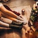 ¿Por qué gustan tanto las historias románticas de Navidad? Varias autoras de romántica dan las claves
