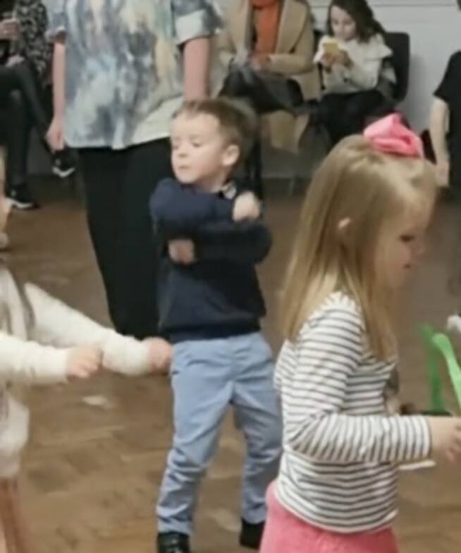 Niño baila como Tobey Maguire y se hace viral