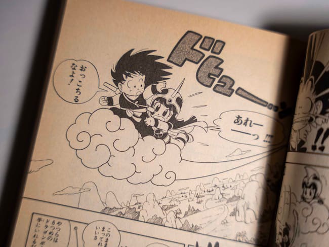 Goku y Chichi vuelan hacia el monte Frypan en la figura más bonita de Dragon Ball que puedes encontrar