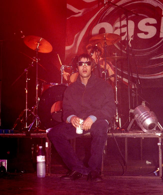 Liam Gallagher en un concierto en Reino unido en 1994