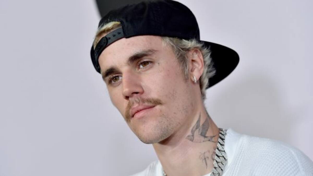 Justin Bieber ‘pierde’ el bigote rumbo al nº 1 de EE UU 5 años después