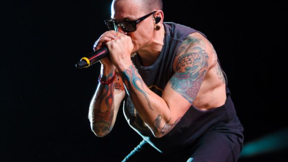 Linkin Park rinde homenaje a Chester en nuevo video
