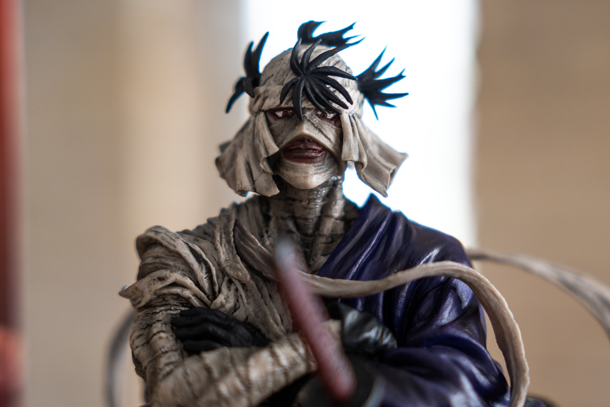 Makoto Shishio; el villano que sobrevivió al fuego, por fin tiene la estatua que merece.