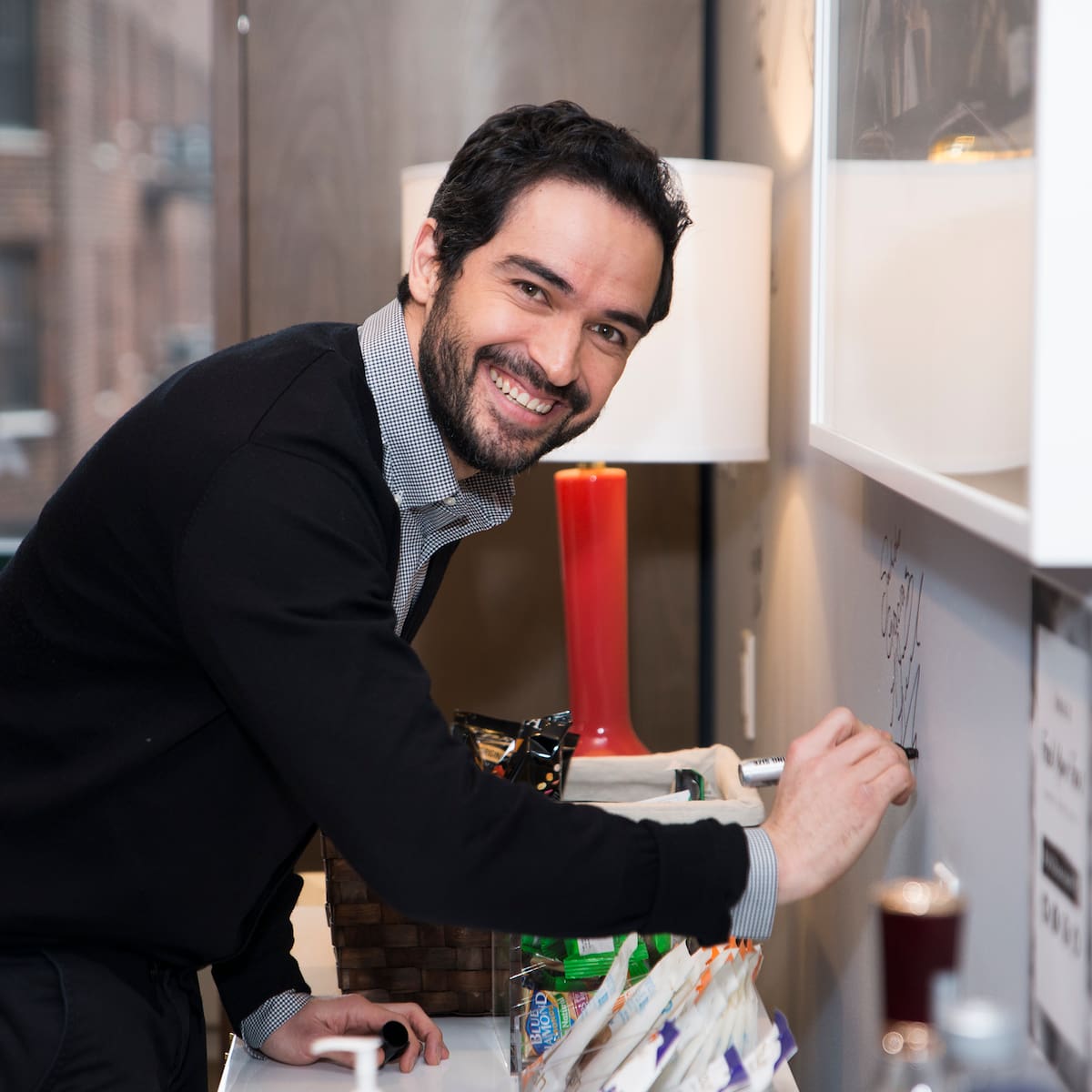 La respuesta de Alfonso Herrera a una crítica a Bad Bunny: "Yo cantaba peor en RBD"