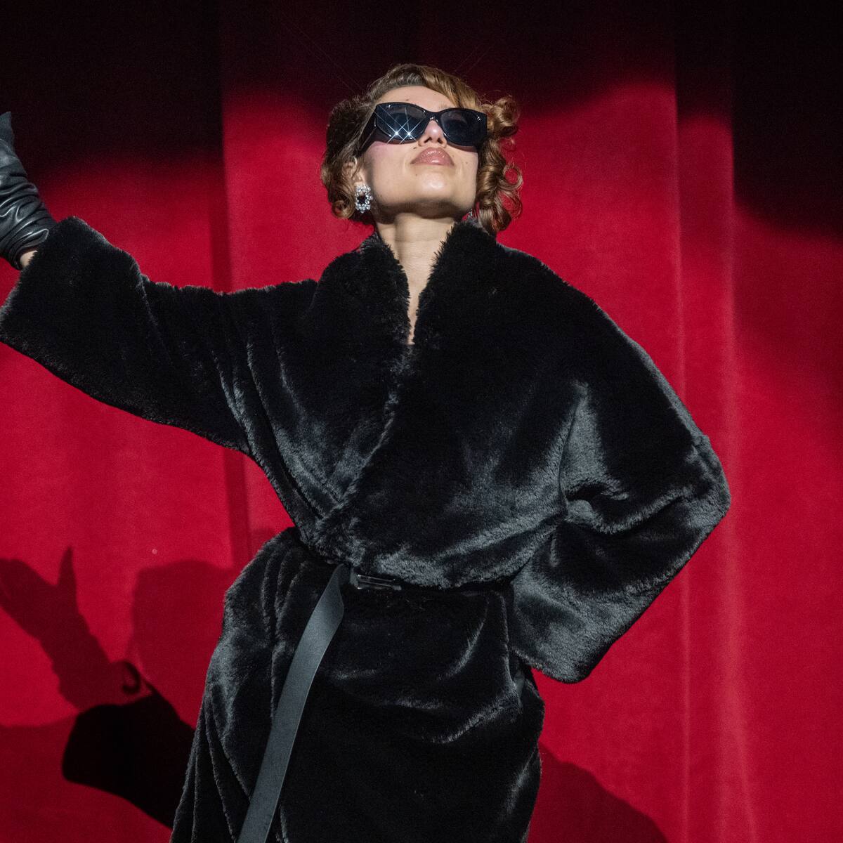 Raye revela sus cuatro estaciones con el tracklist de su segundo LP, ‘This Music May Contain Hope’