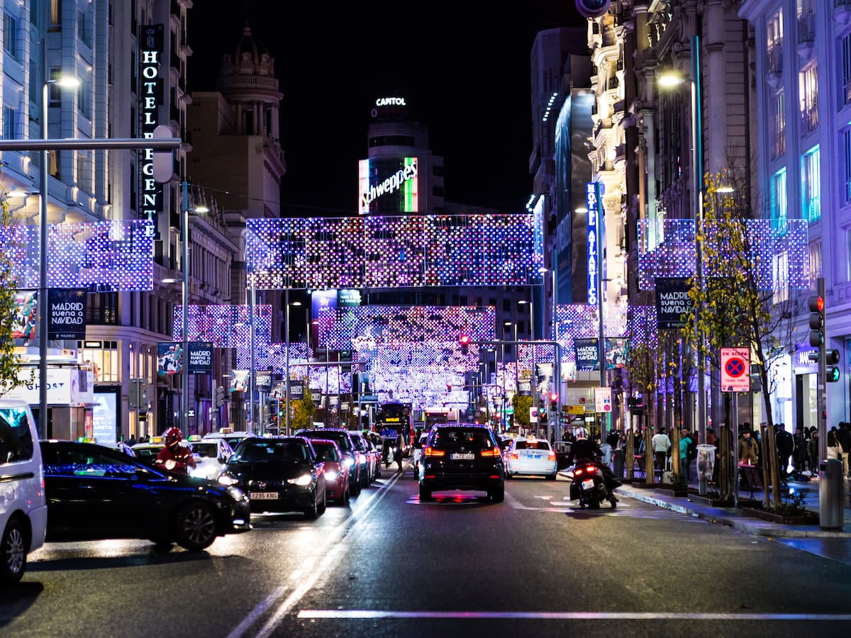 6 planes para disfrutar de la Navidad en Madrid y no perderte nada: la ruta de las luces, chocolate con churros y mercadillos navideños