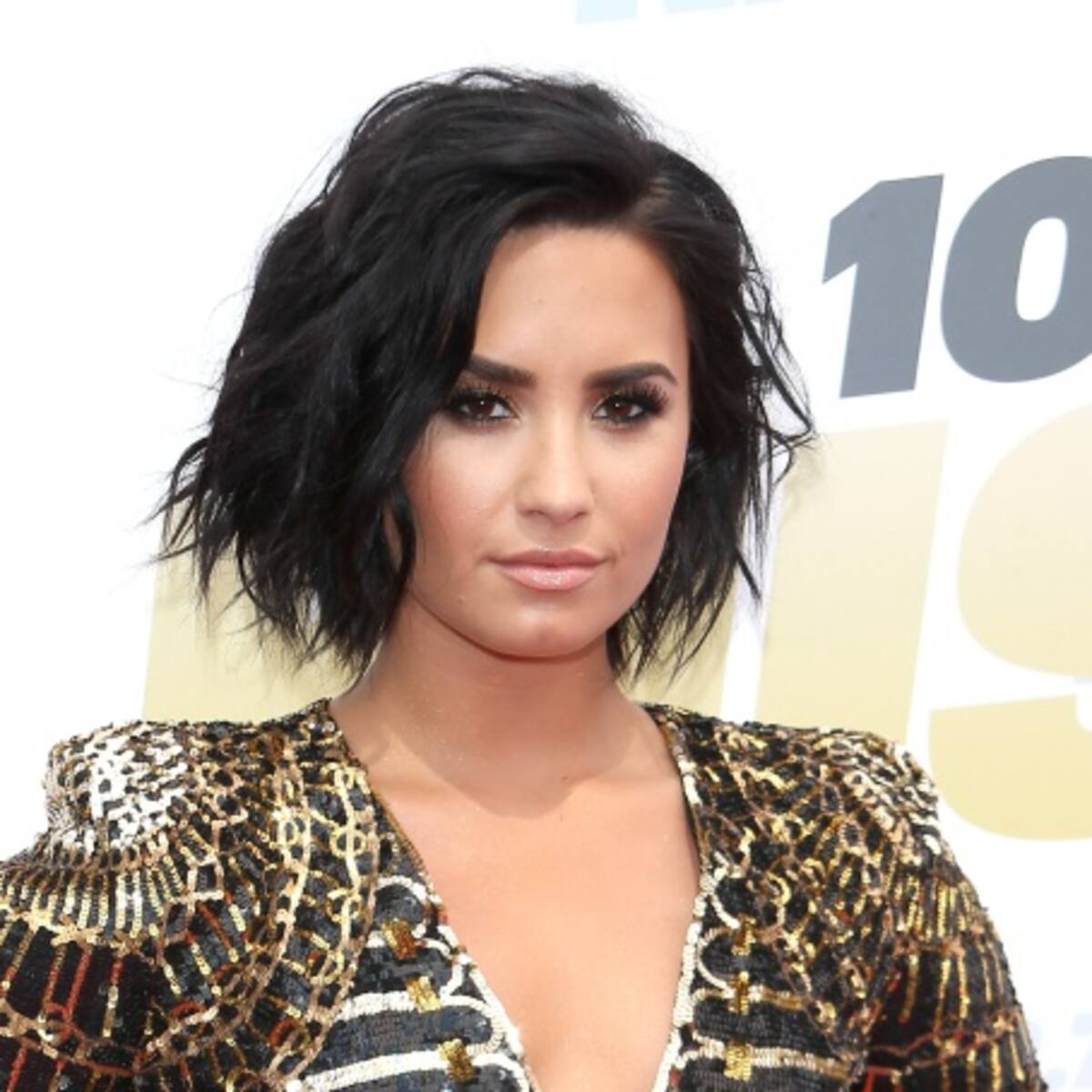 Demi Lovato salió de rehabilitación acompañada por su nuevo novio