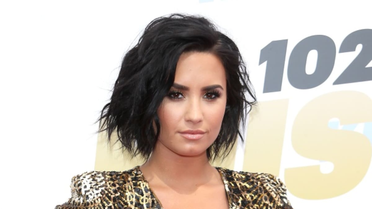 Demi Lovato salió de rehabilitación acompañada por su nuevo novio