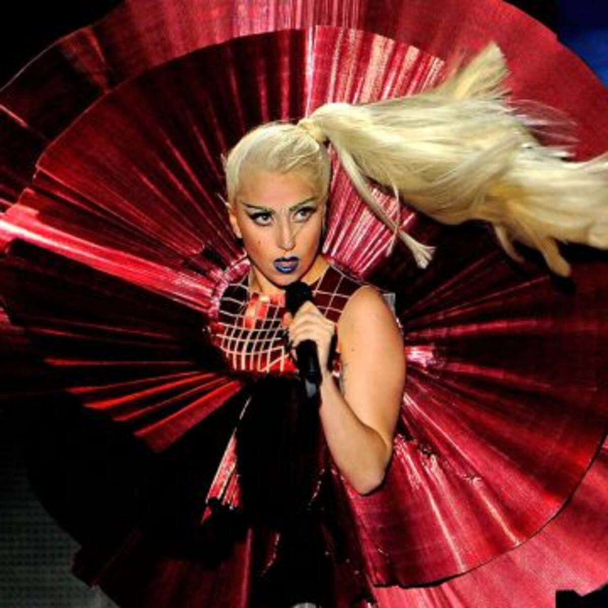Lady Gaga apoya a Selena Gómez en su enfermedad