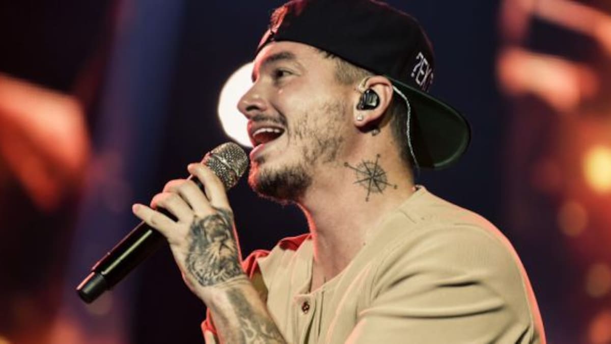 Un tropezón fue caída: J Balvin terminó en el piso