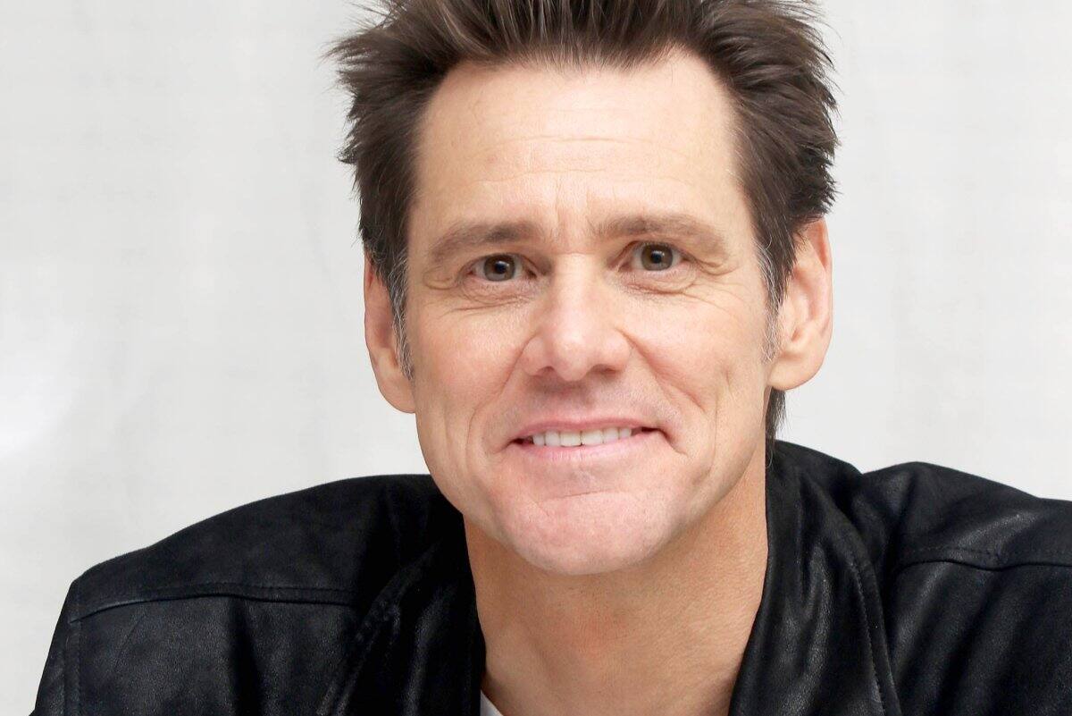 Jim Carrey - Con apenas 16 años, el comediante tuvo que vivir en una camioneta. Esto lo obligó a dejar su colegio y viajar por el mundo.