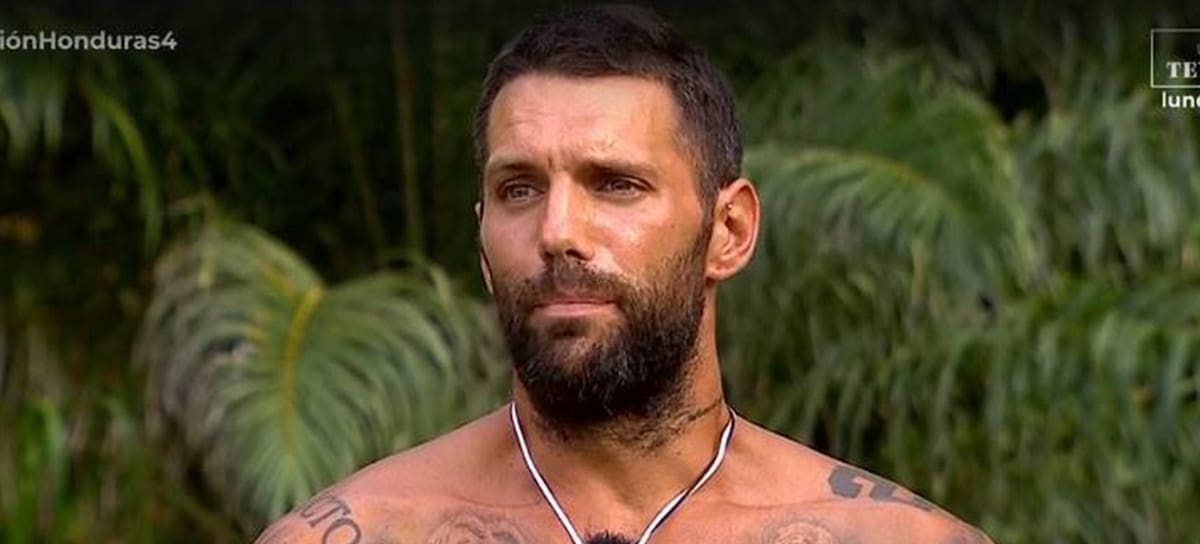 Albert Barranco, evacuado de su playa en 'Supervivientes All Stars 3'.
