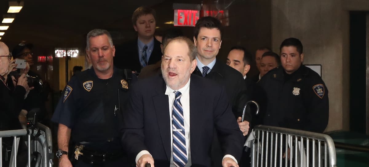 Harvey Weinstein saliendo del Tribunal Penal de Manhattan el 13 de febrero de 2020 en Nueva York.