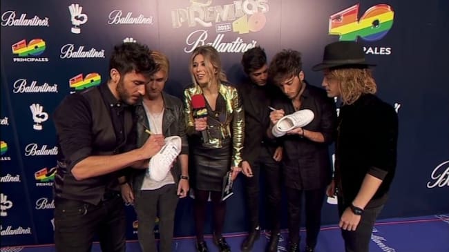 Los chicos de Auryn firman un par de D'Original Sound in Motion