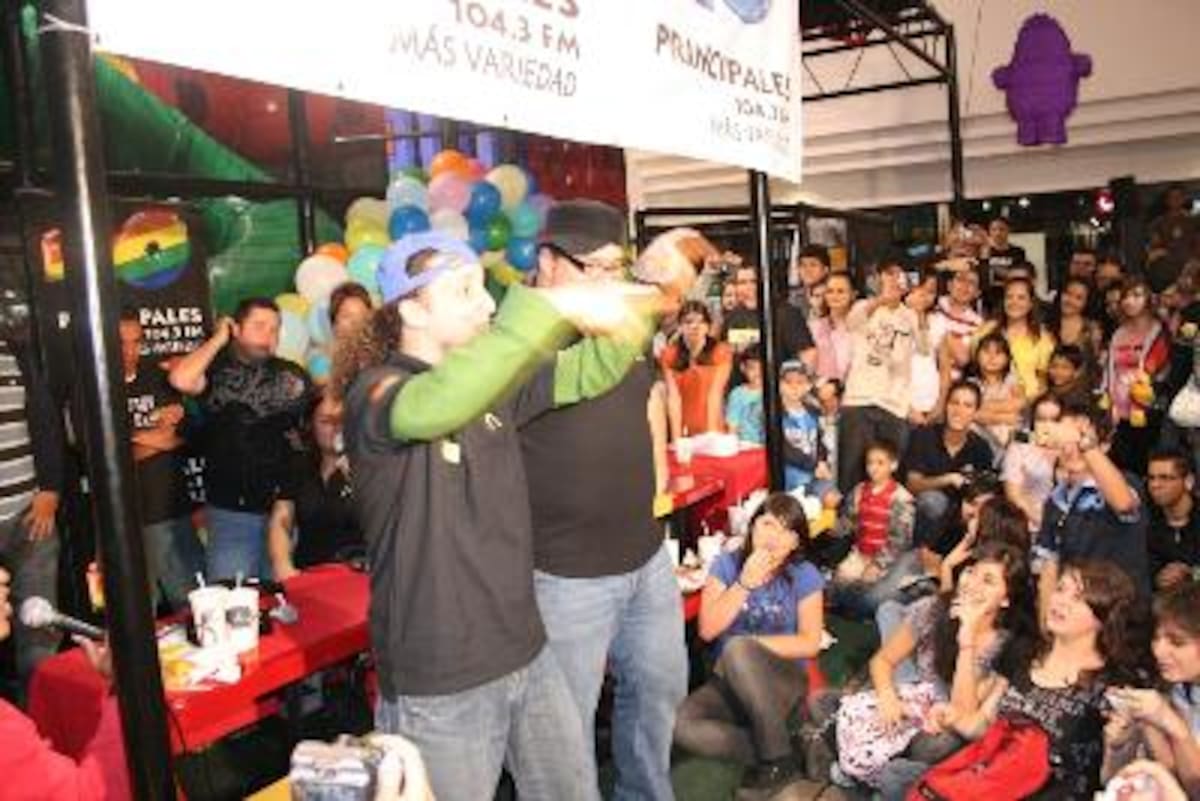 La Hora sin Nombre Segundo Aniversario Mc Donald's Zapote