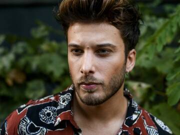 Molts artistes es sumen al moviment 'Alerta Roja'