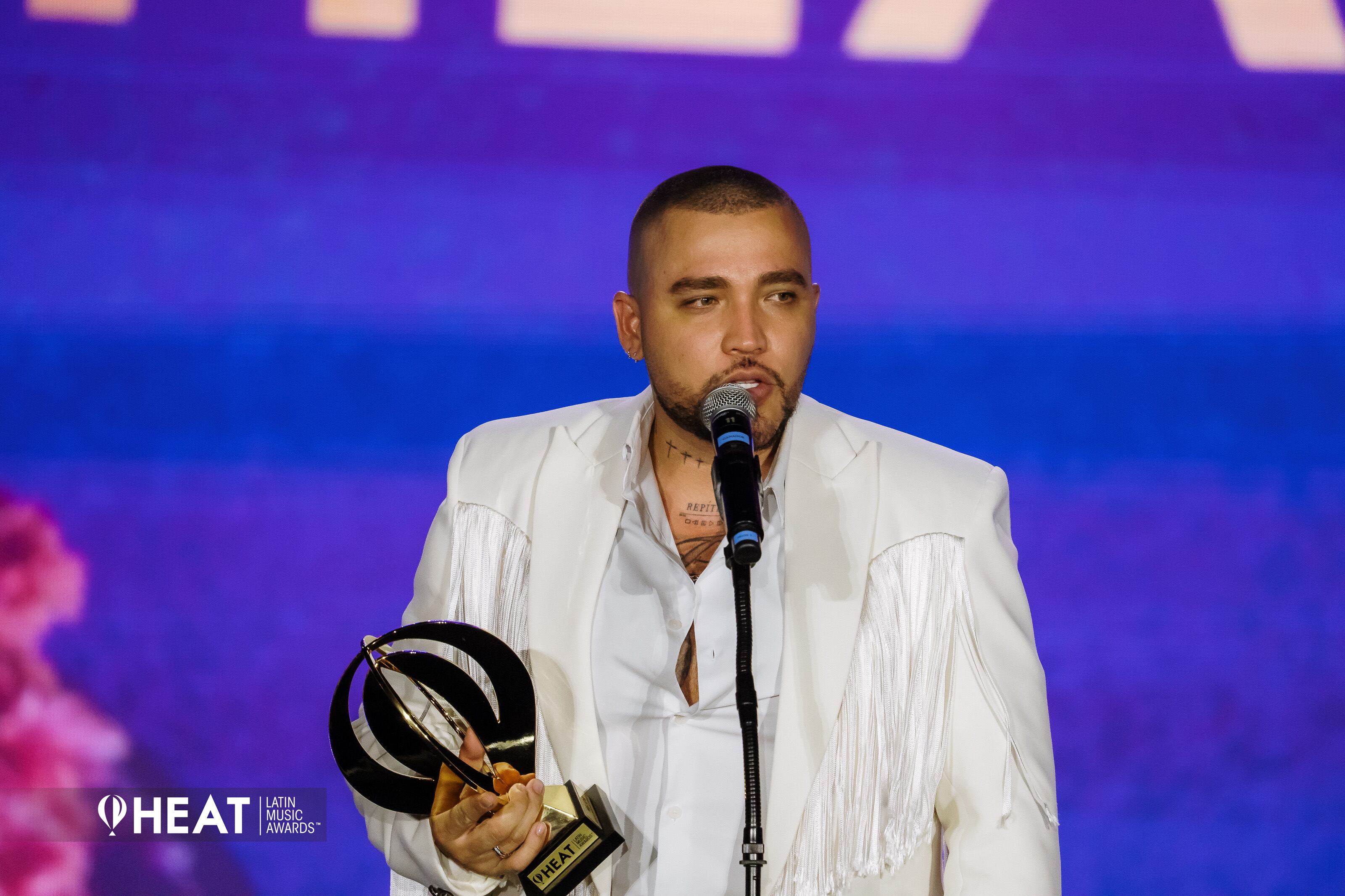 El artista colombiano Jessi Uribe agradece su reconocimiento en los Heat.