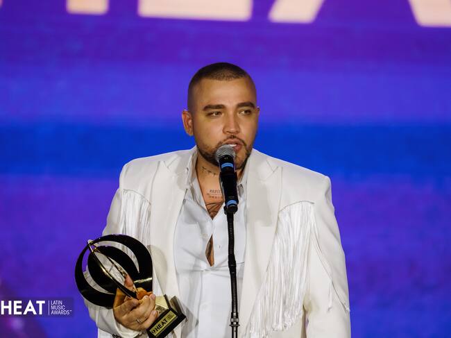 El artista colombiano Jessi Uribe agradece su reconocimiento en los Heat.