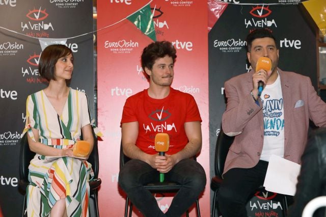 Julia Varela, Miki y Tony Aguilar en su despedida antes de poner rumbo a Eurovisión.