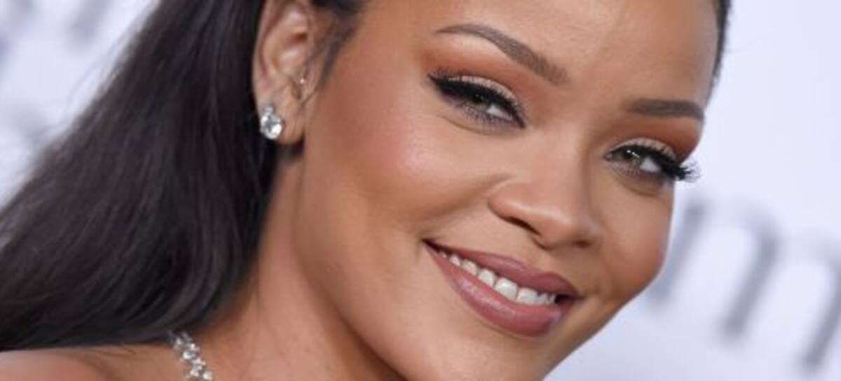 Rihanna aprendió español!