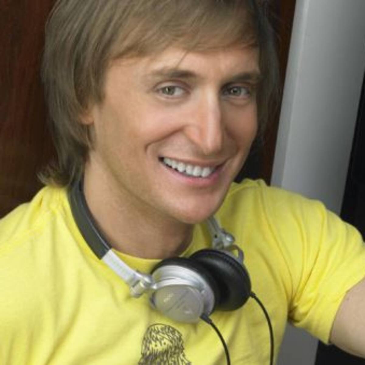 Miren como lucía David Guetta en los 90s