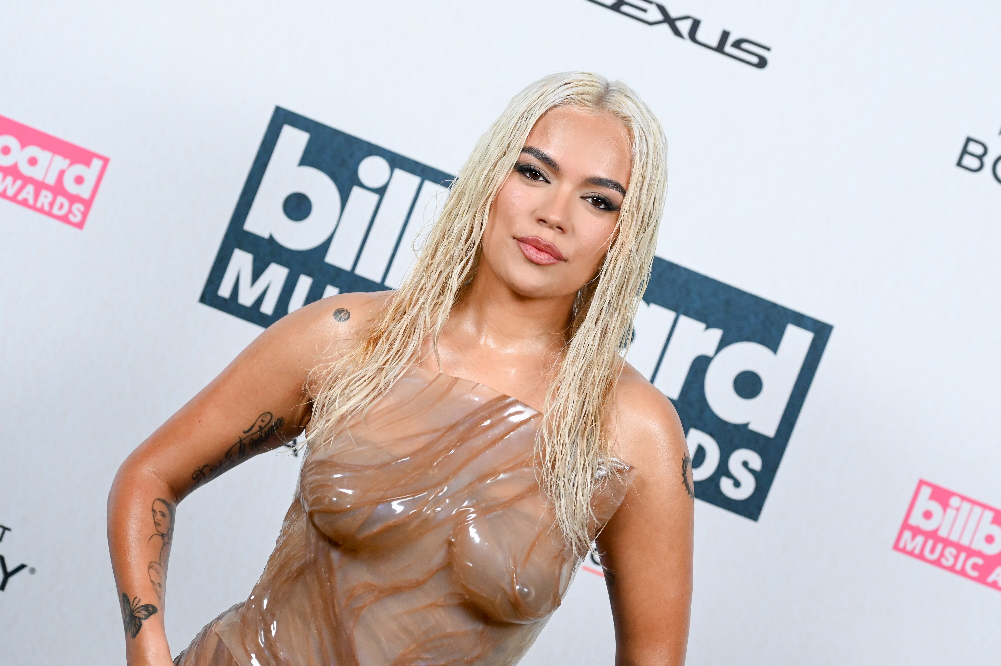 Karol G y su vestido efecto desnudo, en la alfombra de los Premios Billboard de la Música 2023