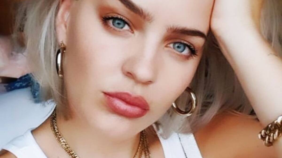 Anne Marie se redime dando un concierto en un hotel