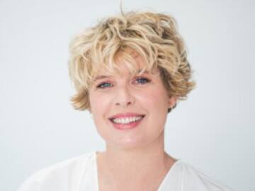 Tania Llasera posa en pañal para reivindicar su uso durante la regla