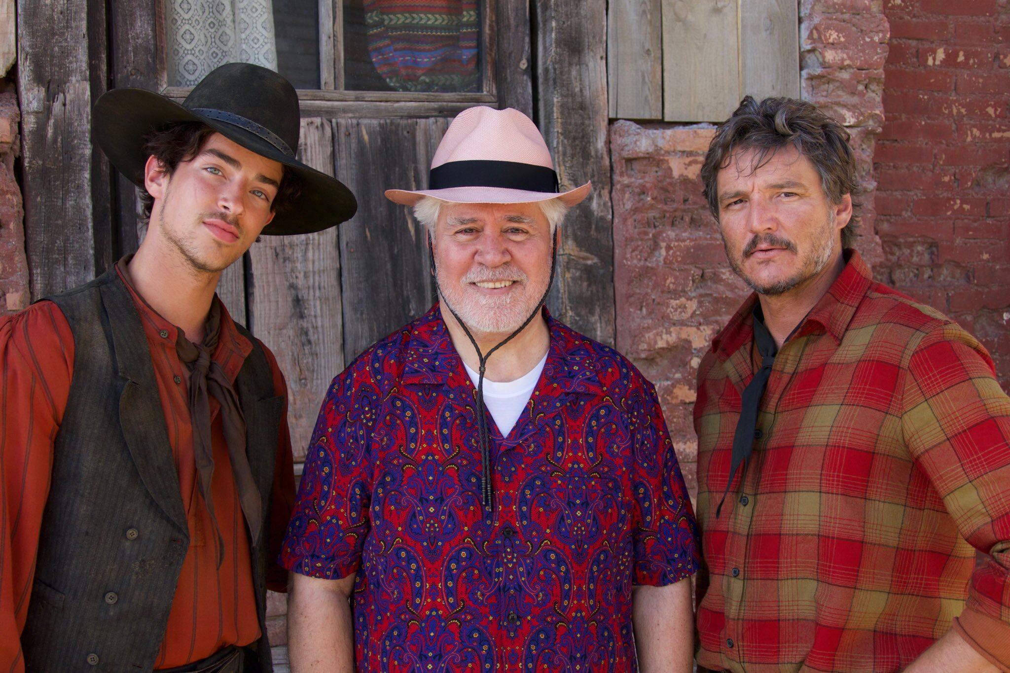 Manu Ríos, Pedro Almodóvar y Pedro Pascal