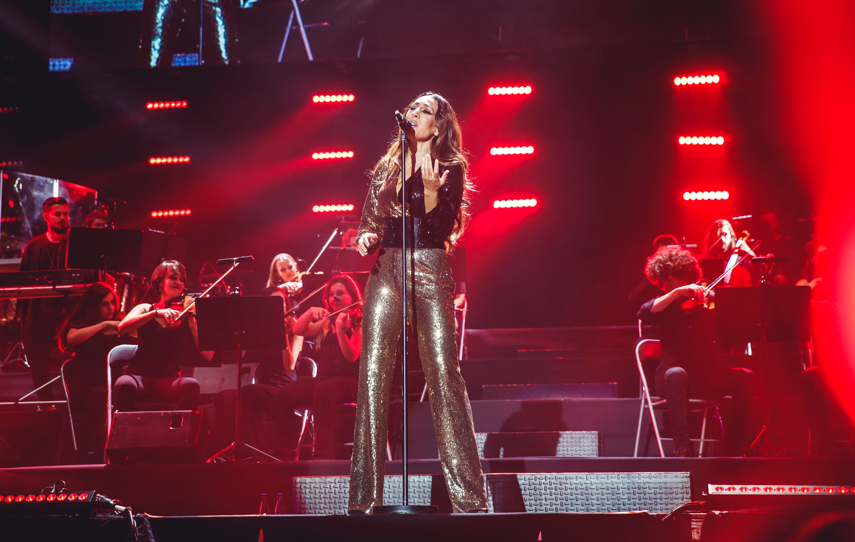 MADRID, ESPAÑA - 2 DE OCTUBRE: La cantante española Mónica Naranjo actúa en el escenario para celebrar el 25 aniversario de su primer álbum en el WiZink Center el 2 de octubre de 2019 en Madrid, España. (Foto de Javier Bragado/Redferns)