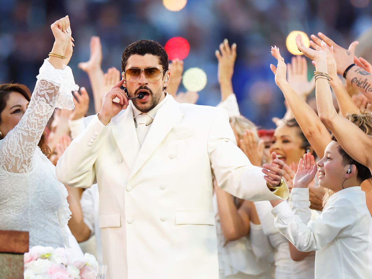 Portada de El País Semanal: Bad Bunny, de revolucionar la masculinidad latina a conquistar el lujo global (y España)