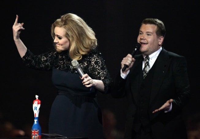 Adele en los Brit de 2012