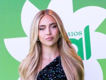 Ana Mena continúa cosechando éxitos: doble disco de platino con ‘Música Ligera’ y ‘Las 12’