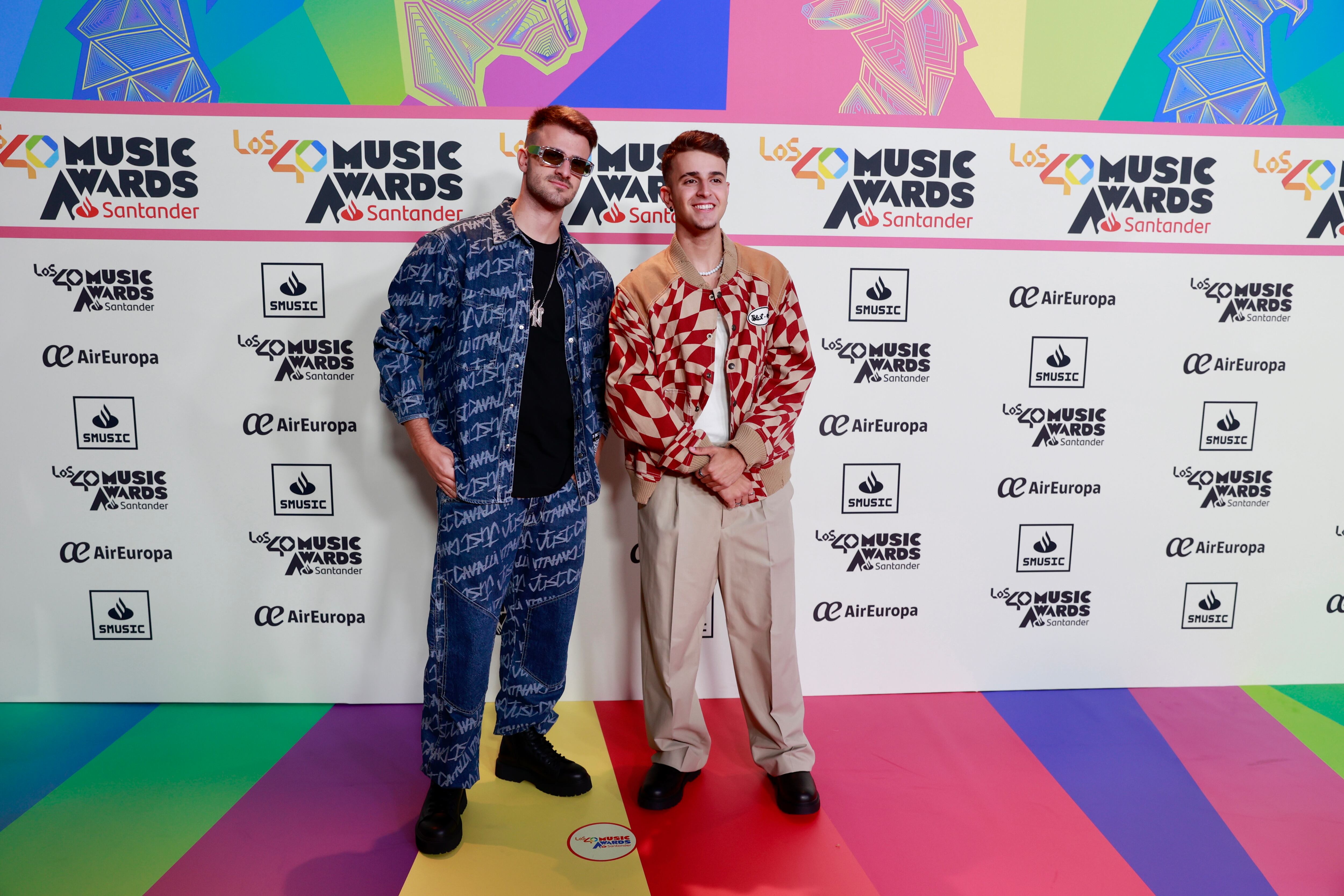 Adexe y Nau, en la cena de nominados de LOS40 Music Awards Santander 2023