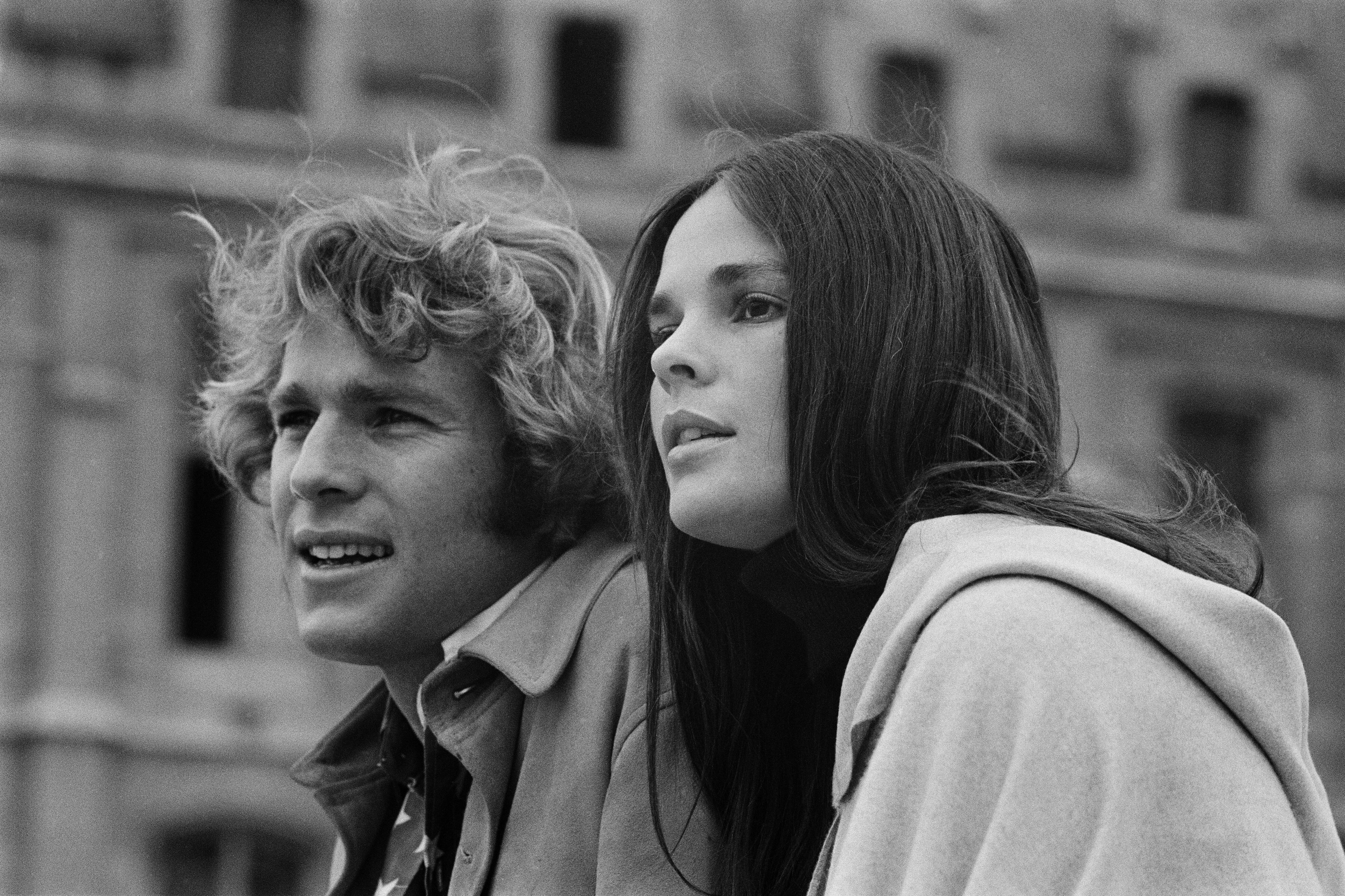 Ryan O'Neal y Ali MacGraw promocionando la película 'Love Story'.