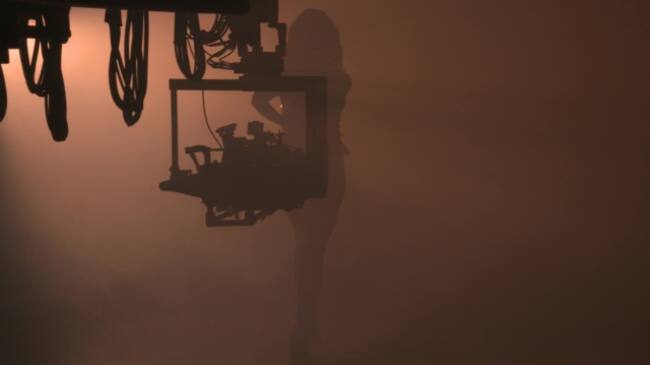 Chanel en el videoclip de 'SloMo'