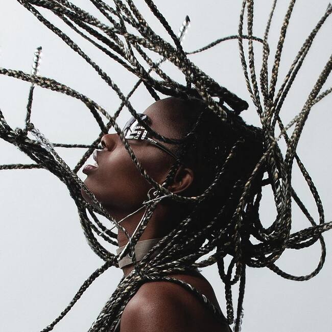 Suzete en la portada de 'Kombolewa'