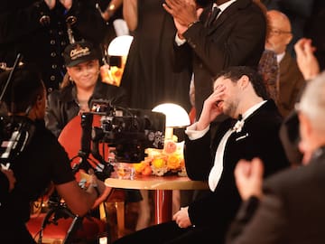 La inconmensurable reacción de Bad Bunny al ganar en los Grammy el Mejor Álbum del Año: los 22 segundos que han hecho historia