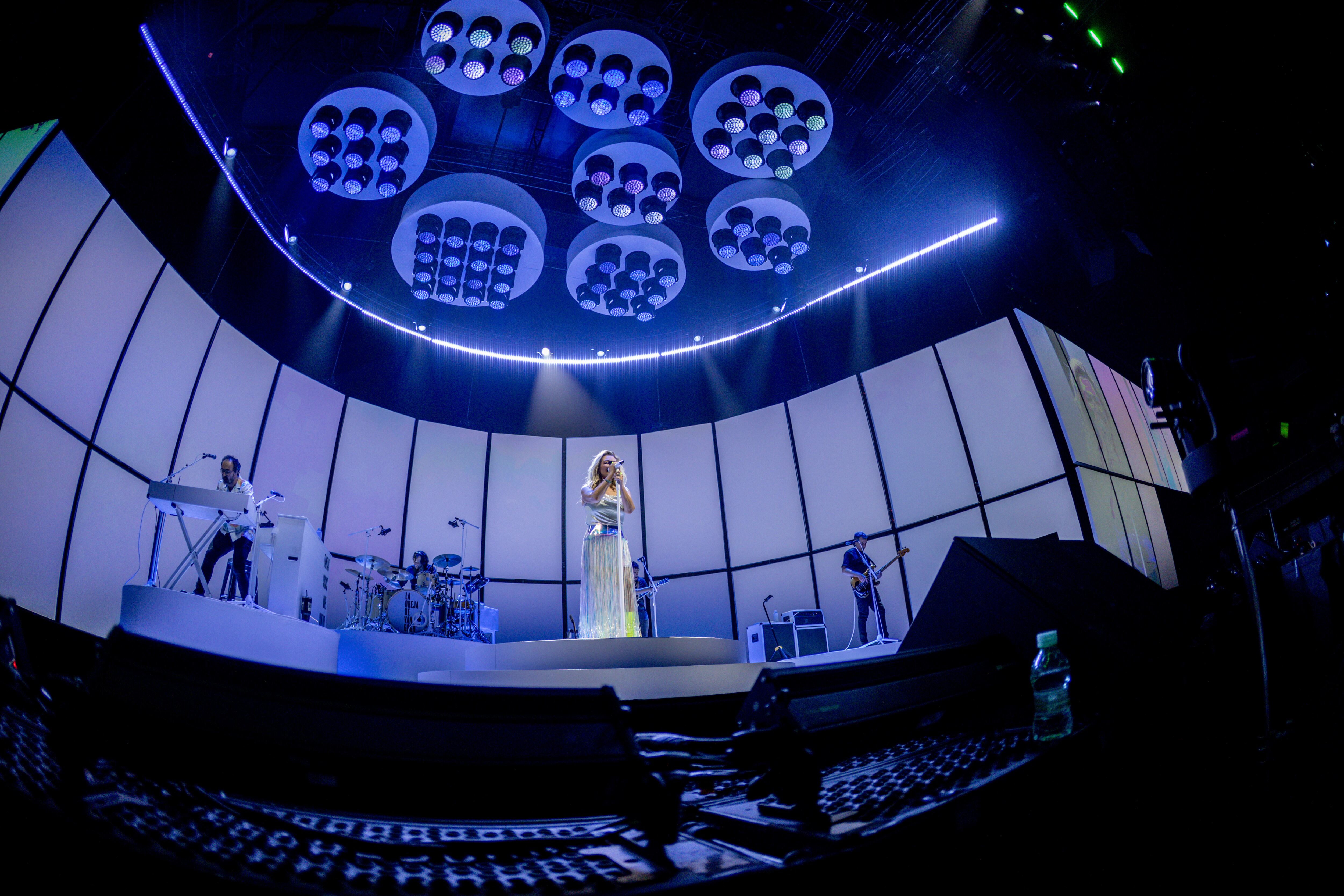 La Oreja de Van Gogh y Amaia Montero en su primer concierto del Movistar Arena de Madrid con la gira 'Tantas Cosas que Contar'.
