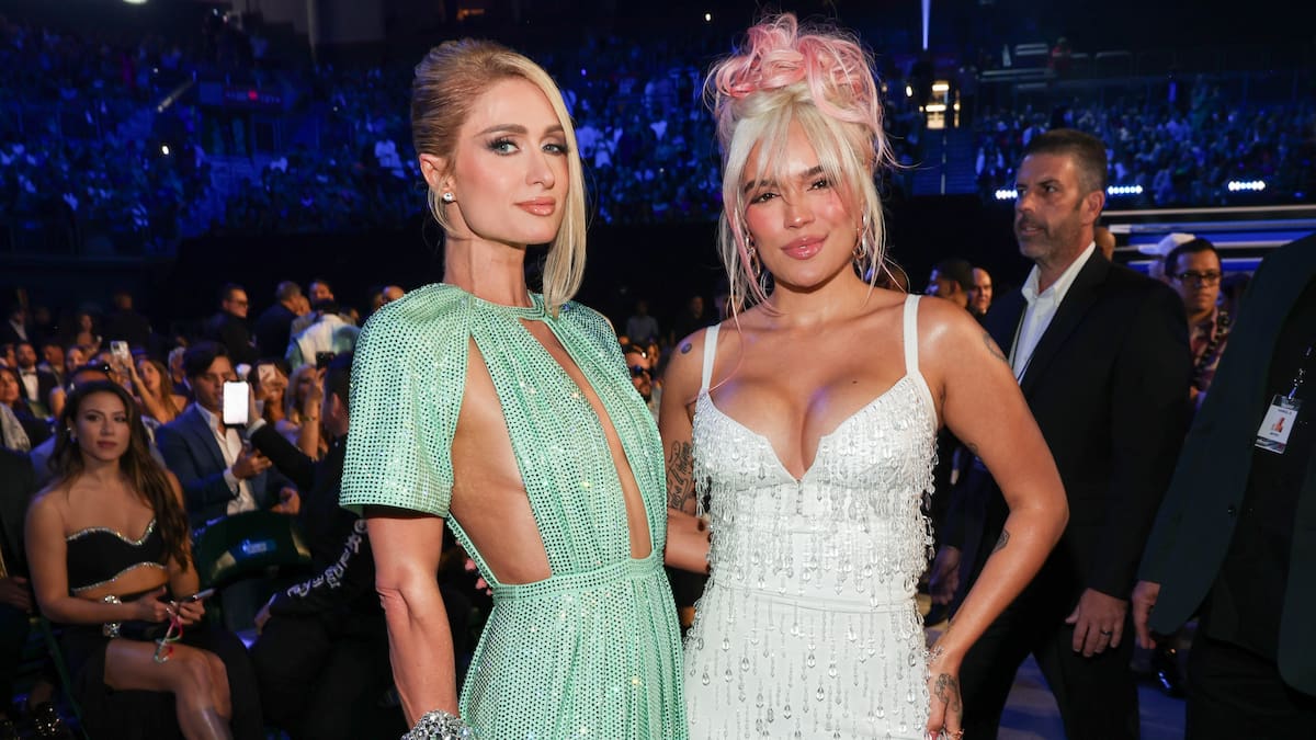La fijación de Paris Hilton con Karol G: "Estuve con ella anoche de fiesta"