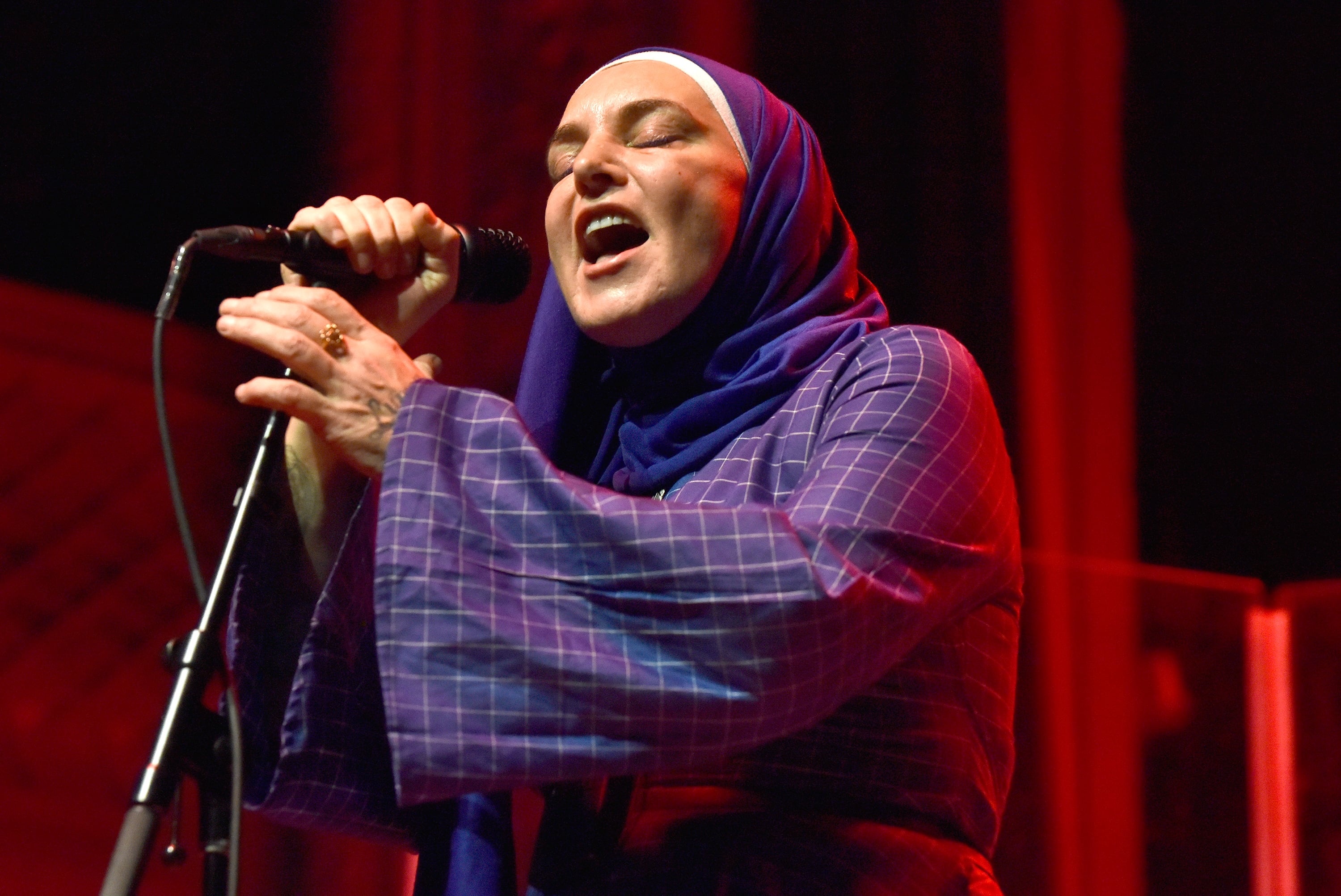 Sinéad O&#039;Connor durante una actuación en San Francisco, California, en 2020.