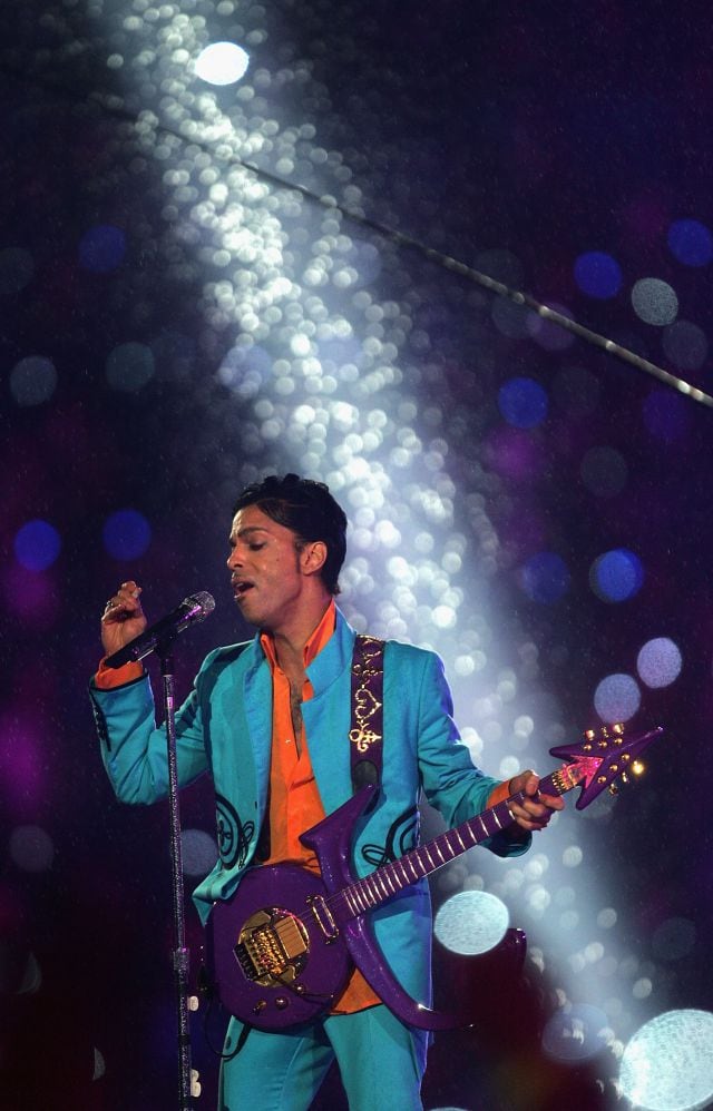 Prince, durante su actuación en el intermedio de la Super Bowl de 2007.