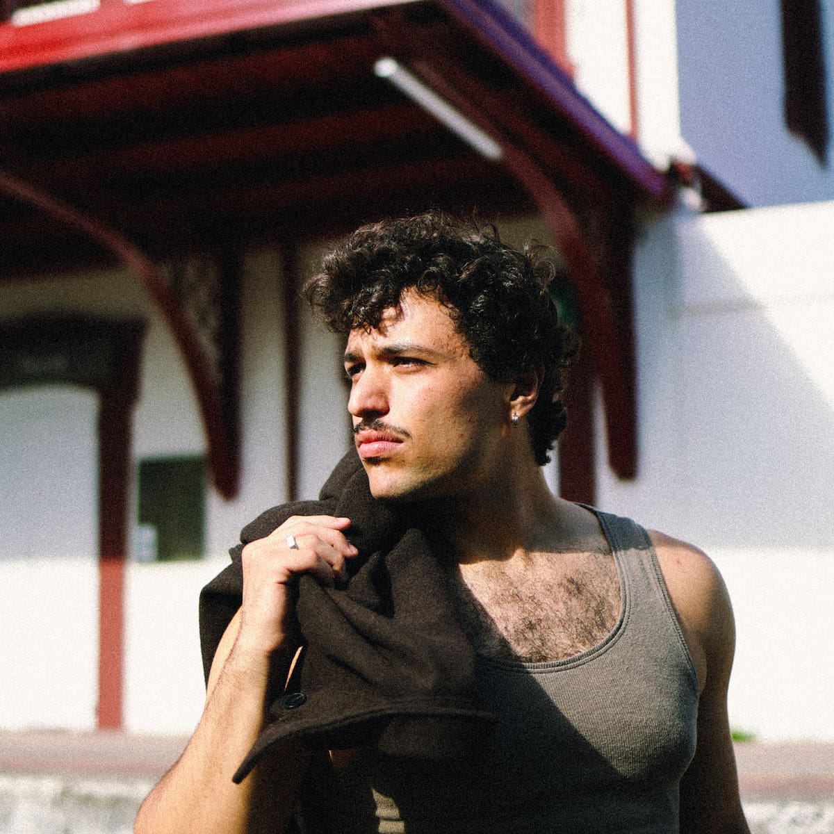 Tinho presenta 'Pensando en ti', la primera estación de su primer álbum 'EL TREN'