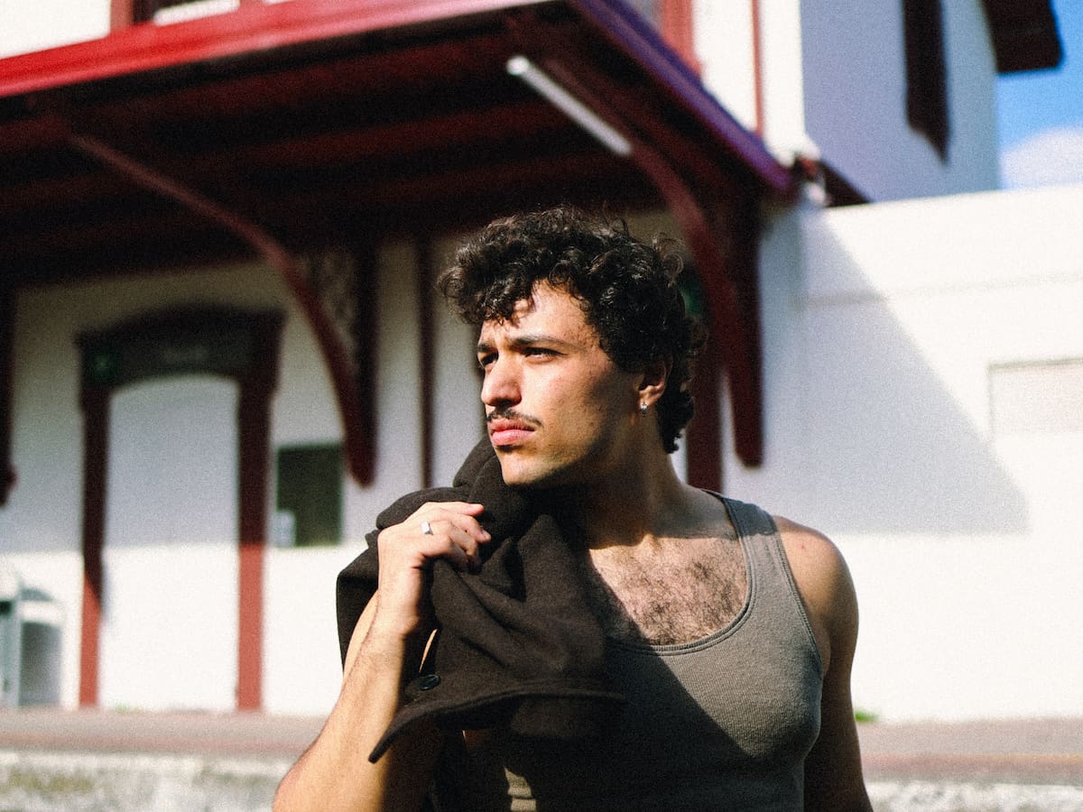 Tinho presenta 'Pensando en ti', la primera estación de su primer álbum 'EL TREN'