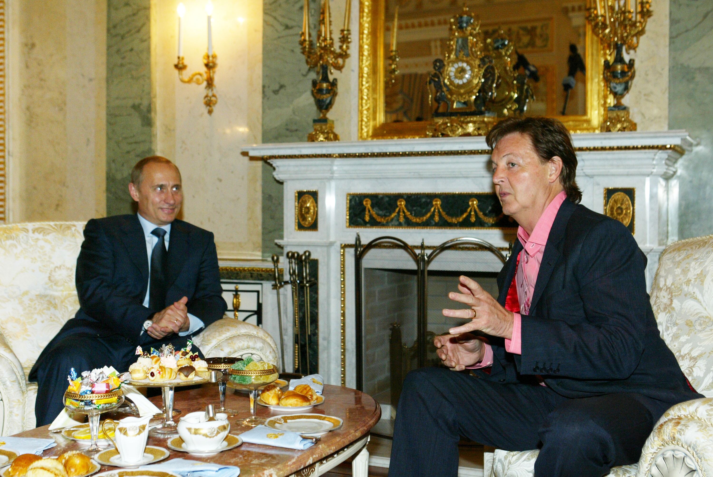 Paul McCartney se reunió con Putin durante su visita a Moscú en 2003.