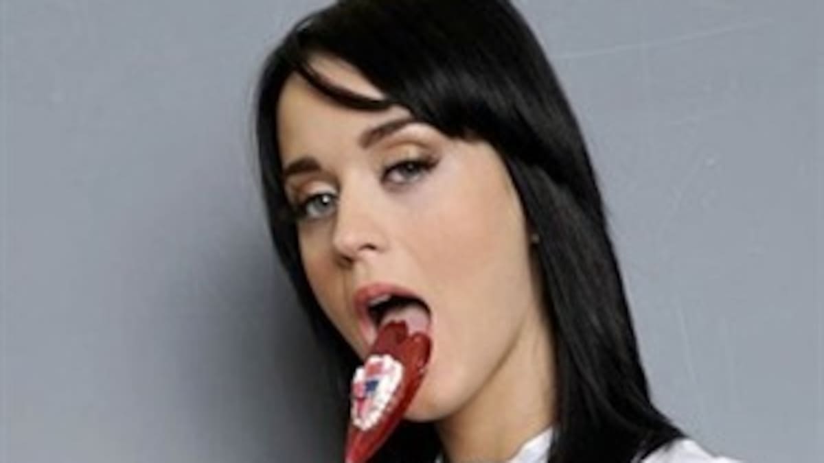 Katy Perry se despide de su soltería con Rihanna