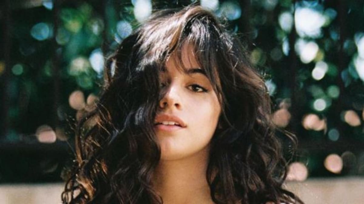 Camila Cabello salió al escenario con un extraño look
